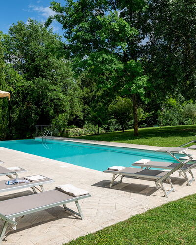 Il Molinaccio 14+2: Zwembad, Buitenmeubels, Meubilair, Ligstoel, Toevlucht, Schaduw, Tuin, Stoel, Eco Hotel, Gazon