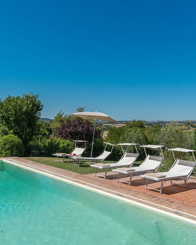 Finestra su Siena 16: Blauw, Struik, Zwembad, Tuin, Landscaping, Landgoed, Backyard, Boerderij, Villa, Hacienda