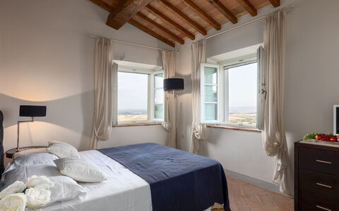 Villa Panorama 14: Meubilair, Bed, Slaapkamer, Interieur Ontwerp, Huis, Kamer, Plafond, Linens, Bedding, Verdieping
