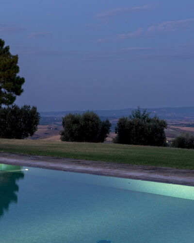 Villa Panorama 14: Blauw, Zwembad, Avond, Landscaping, Waterpartij, Schemer, Toevlucht