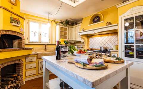 Villa Luigina 8: Meubilair, Interieur Ontwerp, Keuken, Flooring, Countertop, Huis, Verlichting, Cabinetry, Verdieping, Plafond
