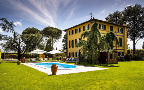 Villa Luigina 8: Gazon, Landgoed, Zwembad, Villa, Werf, Hotel, Herenhuis, Hacienda