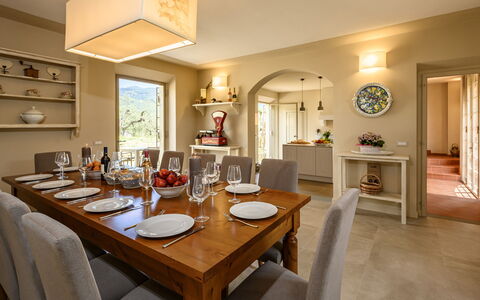 Villa Monnalisa 12: Meubilair, Interieur Ontwerp, Tafel, Flooring, Stoel, Plafond, Keuken En Eettafel, Eetkamer, Kamer, Verlichting