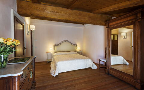 Villa la Poiana 10: Interieur Ontwerp, Meubilair, Hout, Flooring, Plafond, Verdieping, Kamer, Bed, Slaapkamer, Verlichting