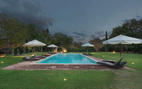 San Francesco 12: Zwembad, Tuin, Buitenmeubels, Toevlucht, Gazon, Landgoed, Vrije Tijd, Landscaping, Hacienda, Schaduw