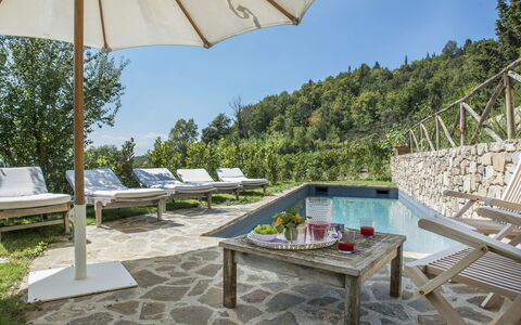 Villa delle Upupe 8: Buitenmeubels, Toevlucht, Zwembad, Eco Hotel, Flagstone, Ligstoel, Tuin, Stoel, Landscaping, Paraplu
