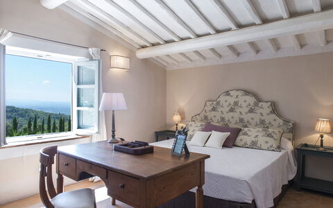 Villa delle Upupe 8: Meubilair, Muur, Huis, Bed, Slaapkamer, Interieur Ontwerp, Flooring, Kamer, Verdieping, Linens