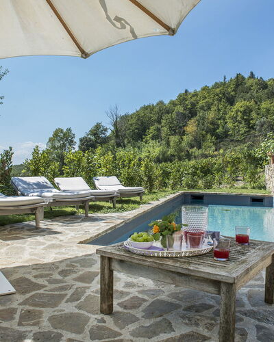 Villa delle Upupe 8: Buitenmeubels, Toevlucht, Zwembad, Eco Hotel, Flagstone, Ligstoel, Tuin, Stoel, Landscaping, Paraplu