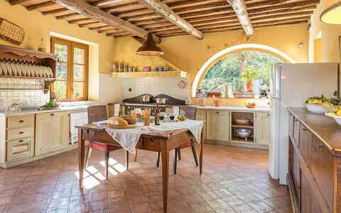 Villa Il Foramasso 10+2: Meubilair, Interieur Ontwerp, Muur, Keuken, Huis, Flooring, Plafond, Cabinetry, Stoel, Huis