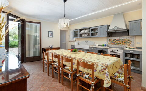 Antiche Pietre 10: Meubilair, Interieur Ontwerp, Hout, Tafel, Flooring, Plafond, Keuken En Eettafel, Kamer, Stoel, Eetkamer