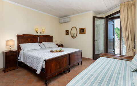 Antiche Pietre 10: Meubilair, Interieur Ontwerp, Bed, Flooring, Verdieping, Slaapkamer, Hout, Kamer, Tafel, Plafond