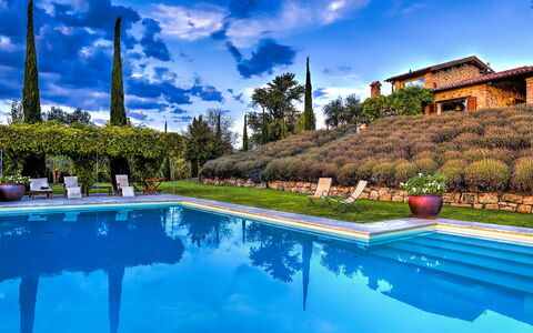 Casale delle Lavande 10: Blauw, Zwembad, Tuin, Toevlucht, Eco Hotel, Landscaping, Landgoed, Hacienda, Waterpartij, Villa