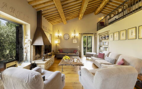 Casale delle Lavande 10: Meubilair, Interieur Ontwerp, Bankstel, Muur, Flooring, Huis, Woonkamer, Plafond, Kamer, Tafel