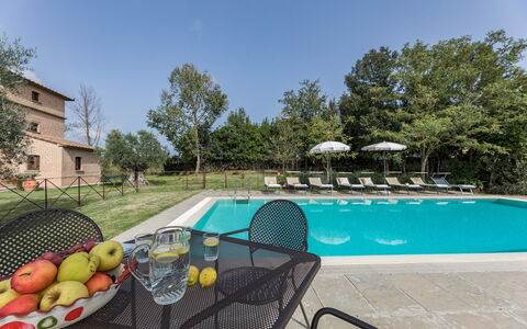 Casale Cinque Valli 8: Zwembad, Landgoed, Toevlucht, Buitenmeubels, Hacienda, Landscaping, Hotel, Gazon, Villa, Park