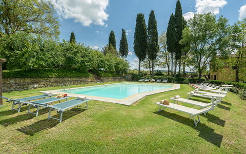 Poggerello 10: Landgoed, Tuin, Hacienda, Gazon, Villa, Werf, Haag, Binnenplaats, Hotel, Backyard