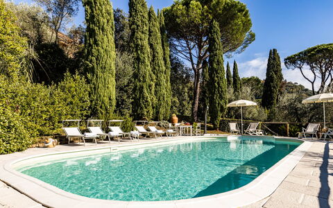 Torre Angelina 10+2: Zwembad, Toevlucht, Buitenmeubels, Thermae, Eco Hotel, Landgoed, Badplaats, Landscaping, Villa, Hotel