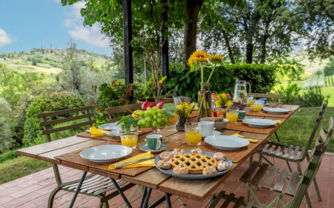 Villa Caterina 8: Meubilair, Tafel, Voedsel, Tableware, Buitenmeubels, Fruit, Buitentafel, Tafelkleed, Keuken En Eettafel, Stoel