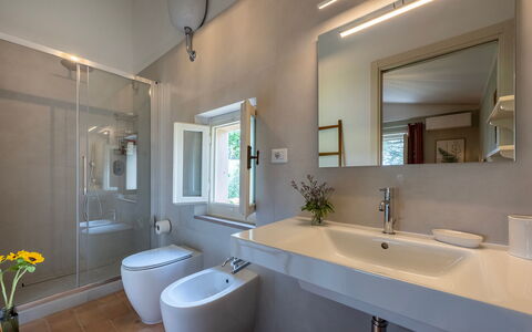 Villa Caterina 8: Loodgieterswerkinrichting, Badkamer, Flooring, Wastafel, Interieur Ontwerp, Wastafel In De Badkamer, Verdieping, Kraan, Loodgieter, Huis