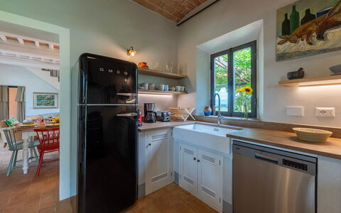 Villa Caterina 8: Toestel Van De Keuken, Keuken, Countertop, Interieur Ontwerp, Major Appliance, Huishoudapparatuur, Meubilair, Cabinetry, Flooring, Hout
