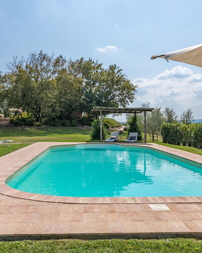 Podere di Salci 10: Blauw, Zwembad, Tuin, Schaduw, Landgoed, Landscaping, Hacienda, Backyard, Eco Hotel, Werf