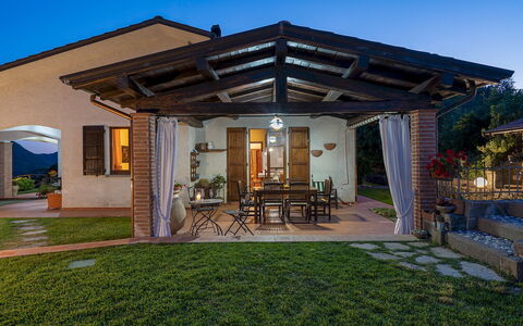 Villa Costanza 6: Meubilair, Veranda, Huis, Stoel, Dak, Landgoed, Verblijf, Bloempot, Patio, Deur