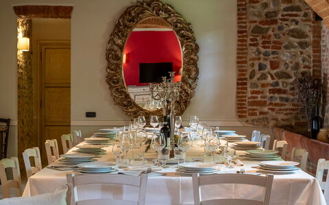 Podere Bellaria 18+2: Meubilair, Interieur Ontwerp, Tafel, Stoel, Tableware, Plafond, Verlichting, Eetkamer, Keuken En Eettafel, Kamer