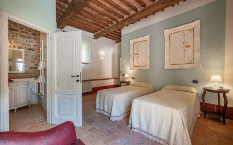 Podere Bellaria 18+2: Muur, Meubilair, Interieur Ontwerp, Plafond, Slaapkamer, Flooring, Verdieping, Kamer, Verlichting, Bed