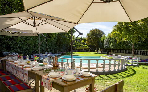 Villa delle Sophore 12: Meubilair, Buitenmeubels, Tafel, Stoel, Paraplu, Buitentafel, Schaduw, Zwembad, Toevlucht, Tuin