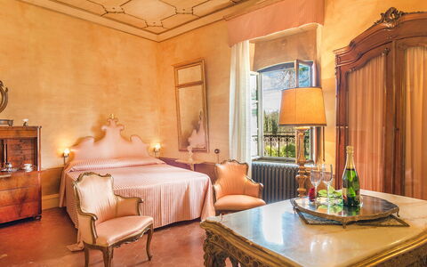 Villa delle Sophore 12: Meubilair, Muur, Interieur Ontwerp, Verlichting, Huis, Slaapkamer, Bed, Bed Frame, Kamer, Laken
