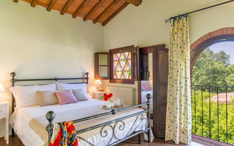 Villa Gino 8+2: Meubilair, Interieur Ontwerp, Huis, Bed, Linens, Slaapkamer, Plafond, Stoel, Bed Frame, Toevlucht