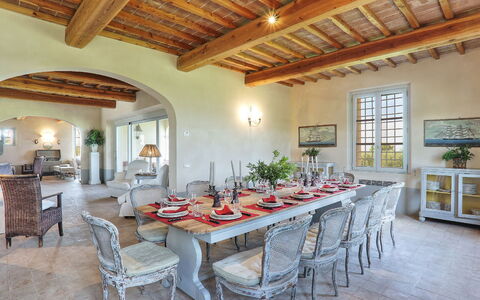 Villa Il Meluccio 12: Meubilair, Interieur Ontwerp, Muur, Flooring, Stoel, Tafel, Huis, Keuken En Eettafel, Verdieping, Eetkamer