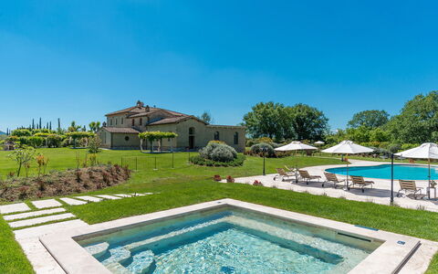 Villa le Chiarne 22: Lucht, Boom, Huis, Zwembad, Landgoed, Landschap, Huis, Land Lot, Plain