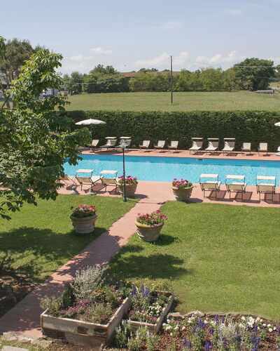 Le Caselle 26: Struik, Zwembad, Toevlucht, Tuin, Vrije Tijd, Landgoed, Eco Hotel, Schaduw, Landscaping, Hacienda