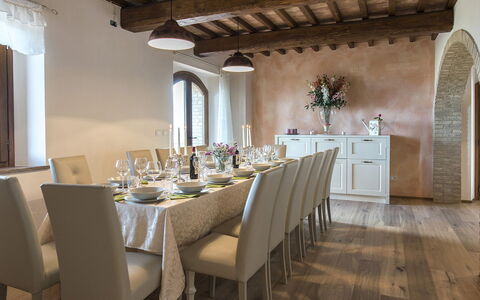 La Vecchia Fonte 15: Meubilair, Interieur Ontwerp, Tafel, Hout, Eetkamer, Flooring, Stoel, Keuken En Eettafel, Plafond, Kamer