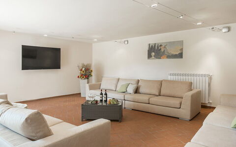 La Vecchia Fonte 15: Meubilair, Interieur Ontwerp, Flooring, Bankstel, Muur, Verdieping, Plafond, Hout, Woonkamer, Kamer