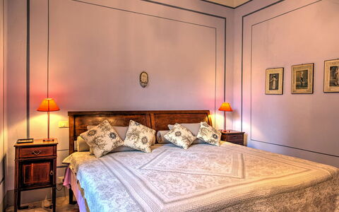 La Martinella 12: Bed, Slaapkamer, Laken, Bedding, Interieur Ontwerp, Muur, Meubilair, Hout, Verdieping, Flooring