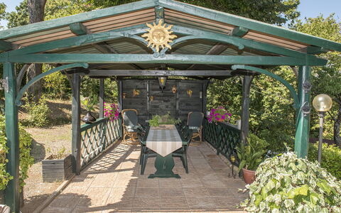 Villa Ombrosa 8: Tuin, Prieel, Schaduw, Bloempot, Outdoor Structuur, Kamerplant, Paviljoen, Pergola, Patio, Werf