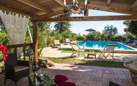 Villa Ombrosa 8: Zwembad, Meubilair, Toevlucht, Stoel, Buitenmeubels, Eco Hotel, Bloempot, Tuin, Vrije Tijd