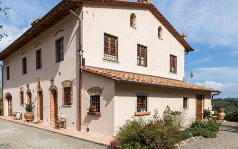 Dimora San Germano 14: Venster, Gebouw, Huis, Facade, Huis, Woongebied, Architectuur, Deur, Dak, Landgoed
