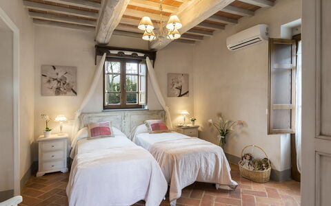 Torre la Ripa 8: Meubilair, Interieur Ontwerp, Bed, Slaapkamer, Muur, Verdieping, Plafond, Flooring, Kamer, Huis