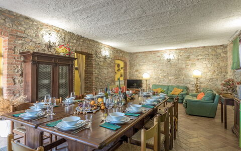 Podere San Ansano 14+2: Meubilair, Muur, Tafel, Stoel, Interieur Ontwerp, Eetkamer, Keuken En Eettafel, Flooring, Plafond, Verlichting