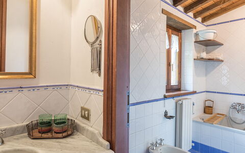 Villa Paola 6: Loodgieterswerkinrichting, Interieur Ontwerp, Flooring, Kraan, Loodgieter, Wastafel, Wastafel In De Badkamer, Verdieping, Badkamer, Huis