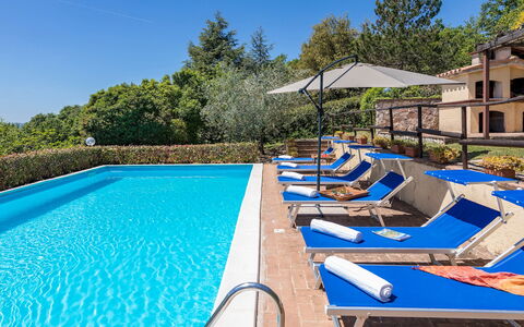 Villa Paola 6: Blauw, Zwembad, Toevlucht, Buitenmeubels, Eco Hotel, Vrije Tijd, Ligstoel, Hotel, Badplaats, Hacienda