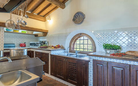 Podere Pratovecchio 14+2: Keuken, Countertop, Interieur Ontwerp, Flooring, Plafond, Tegel, Toestel Van De Keuken, Verdieping, Huis, Fornuis