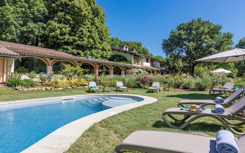 Villa Mimmina 8: Struik, Tuin, Toevlucht, Hacienda, Landgoed, Zwembad, Landscaping, Gazon, Villa, Schaduw