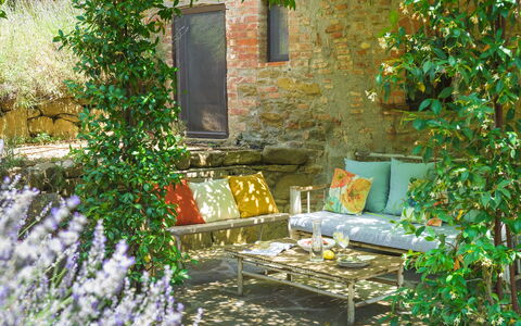 Casa di Pan 6: Meubilair, Groen, Geel, Buitenmeubels, Bloempot, Stoel, Tuin, Tafel, Buitentafel