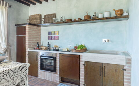 Le Residenze dei Potti 12: Muur, Meubilair, Flooring, Hout, Interieur Ontwerp, Keuken, Verdieping, Countertop, Kamer, Huis