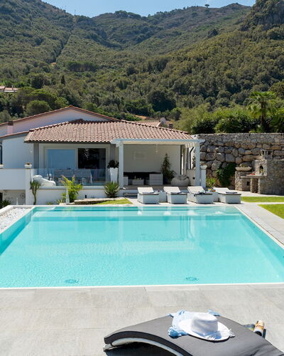 Villa Pietro 10: Zwembad, Toevlucht, Vrije Tijd, Eco Hotel, Thermae, Vakantie, Badplaats, Buitenmeubels, Landgoed, Villa
