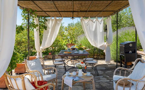 Country House Lo Spigo 4: Meubilair, Stoel, Buitenmeubels, Tafel, Buitentafel, Patio, Schaduw, Tuin, Outdoor Structuur, Backyard