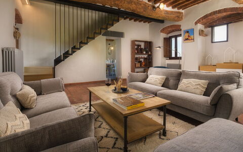 La Vecchia Pieve 8: Meubilair, Interieur Ontwerp, Muur, Bankstel, Flooring, Kamer, Hout, Verdieping, Plafond, Woonkamer